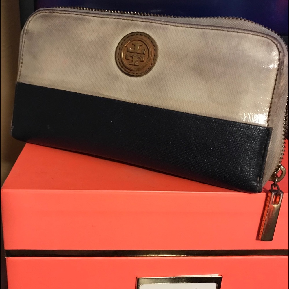 Tory Burch wallet